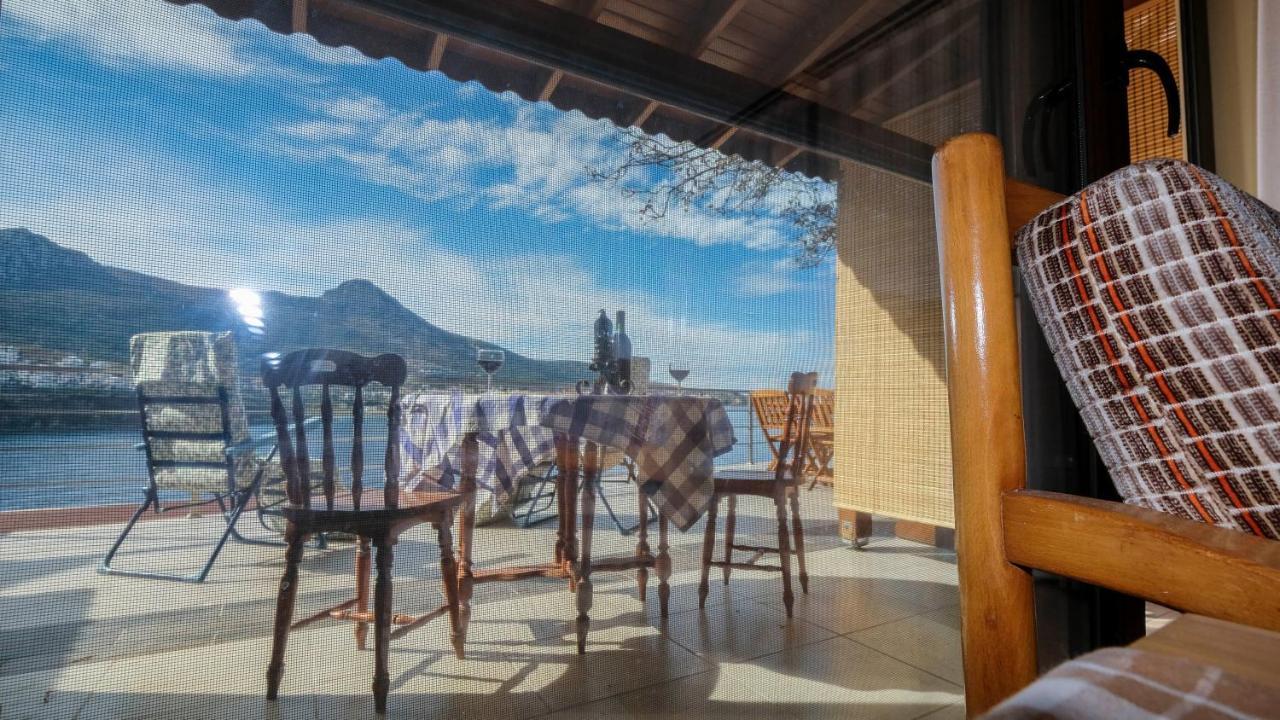Teras butik apart Karaburun  Bagian luar foto