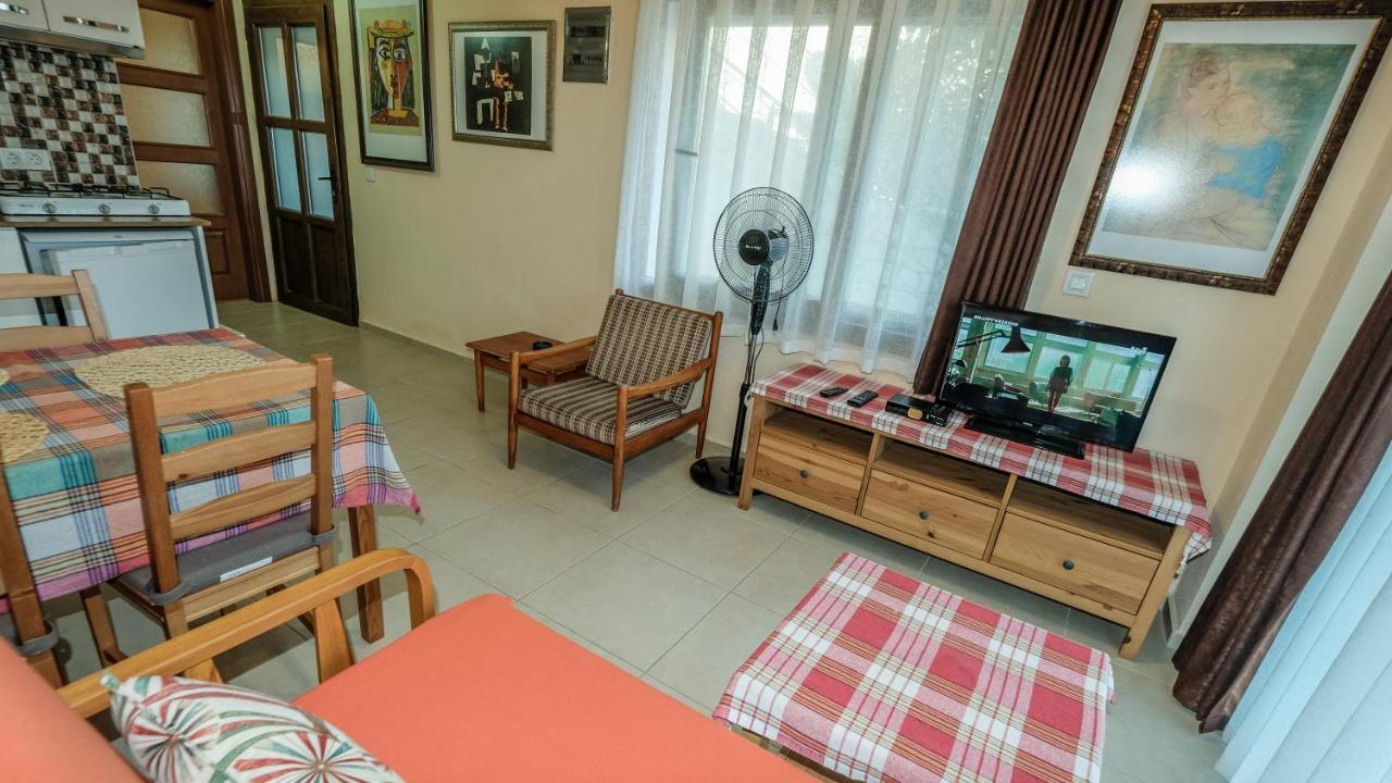 Teras butik apart Karaburun  Bagian luar foto