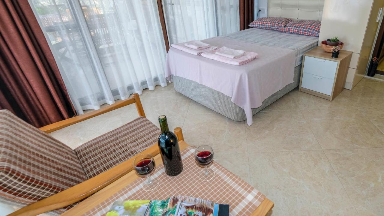 Teras butik apart Karaburun  Bagian luar foto