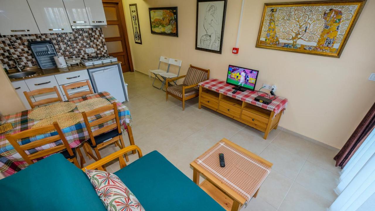 Teras butik apart Karaburun  Bagian luar foto