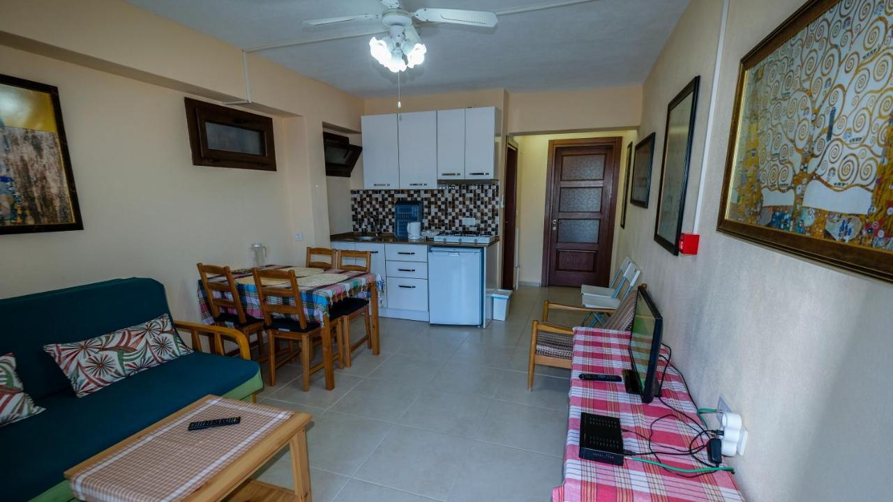 Teras butik apart Karaburun  Bagian luar foto