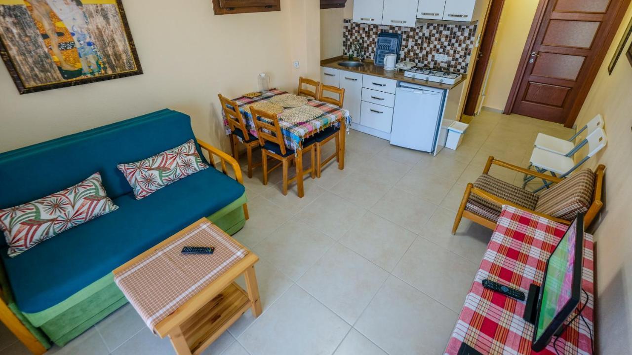 Teras butik apart Karaburun  Bagian luar foto